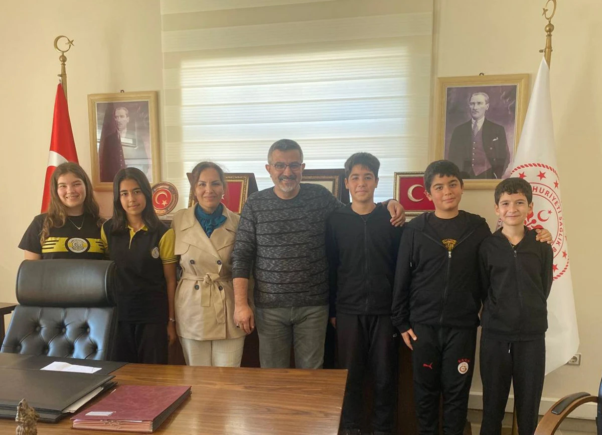 Serik'te ortaokul öğrencilerinden örnek davranış