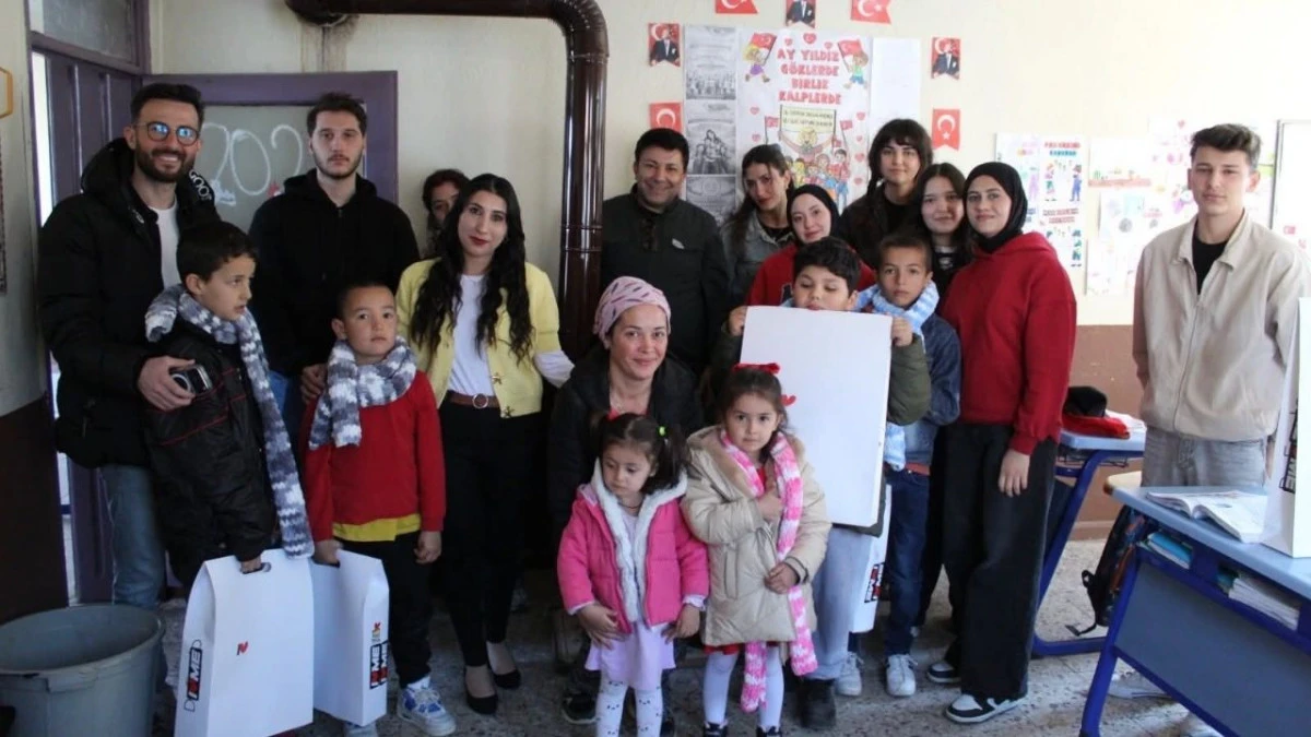Üniversite öğrencileri köy okulunu yeniledi 