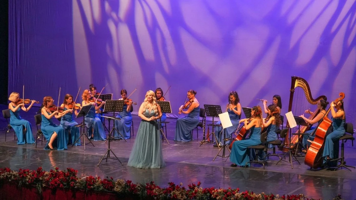 Kadın temalı müzikal yolculuk ayakta alkışlandı
