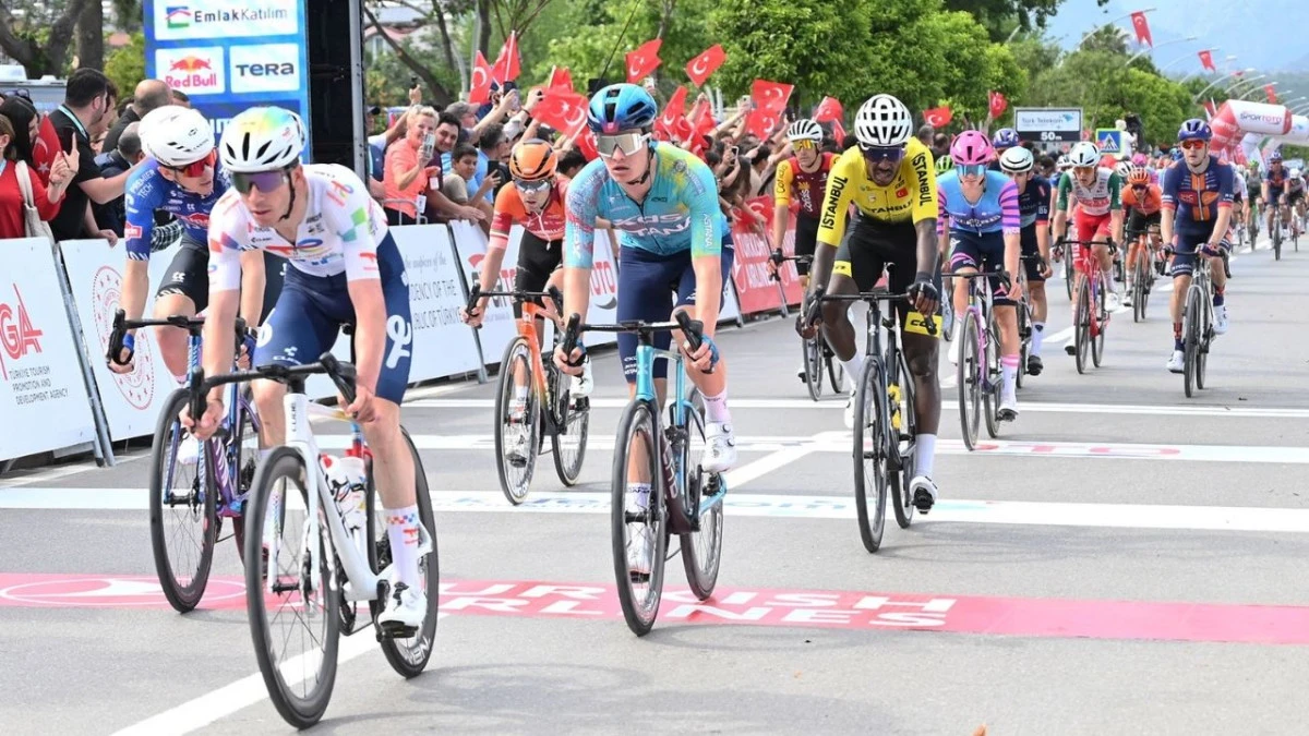Bisikletçiler Patara’dan Kemer’e pedal çevirdi
