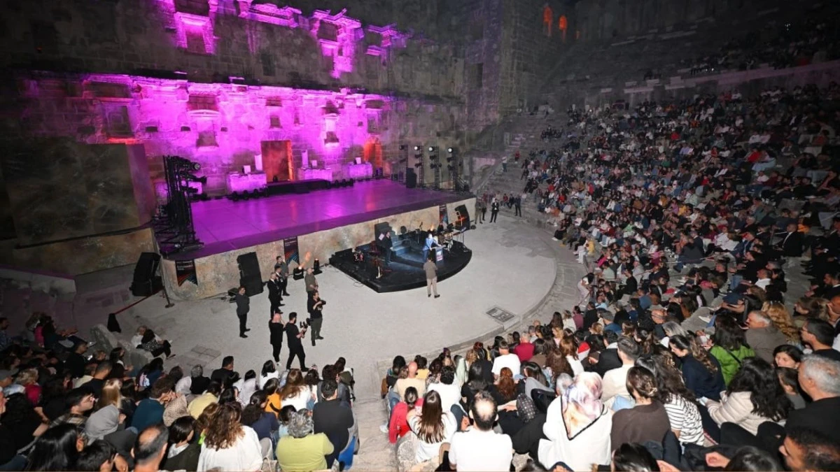 Tiyatro dünyası Antalya'da buluştu 