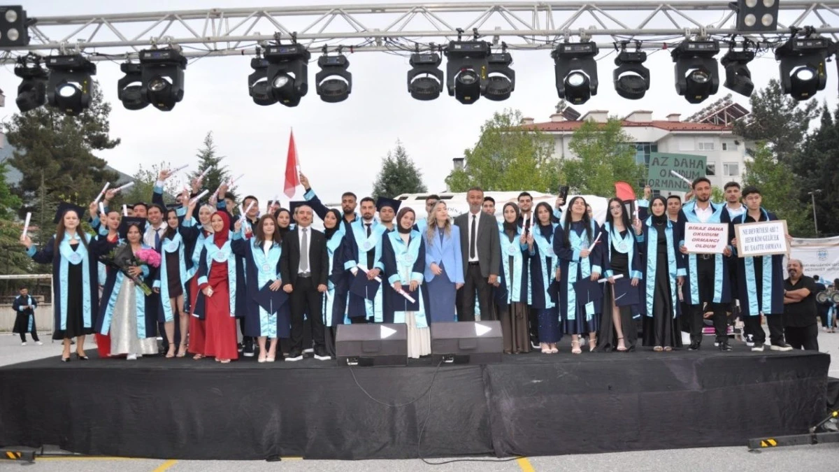 ALKÜ’lü öğrenciler mezun oldu