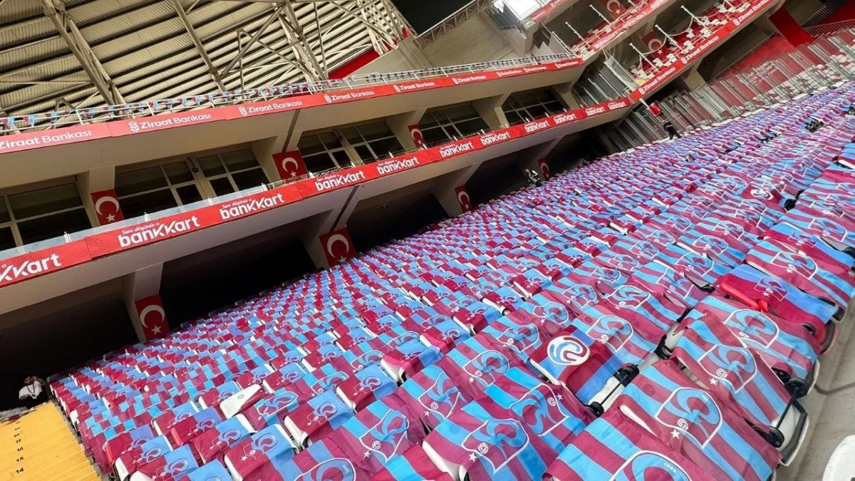 Final öncesi stat bordo-maviye büründü