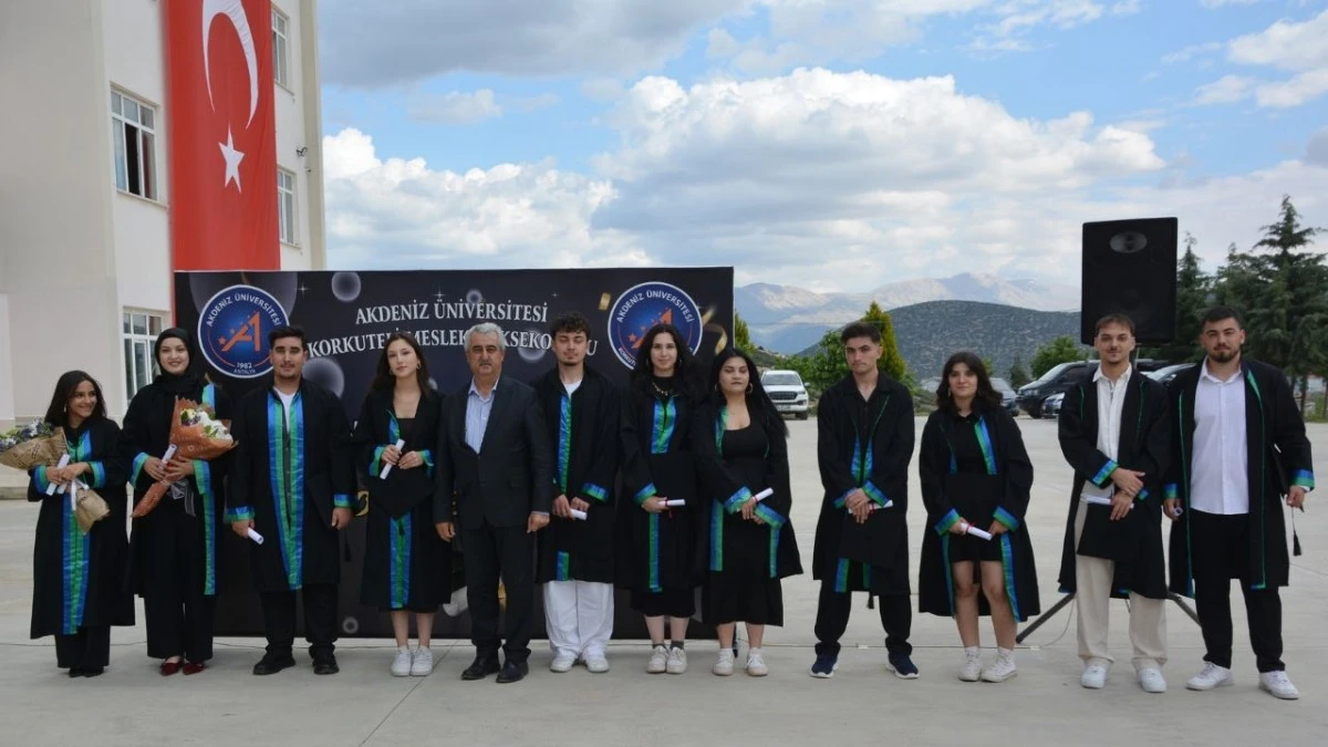Korkuteli MYO'da mezuniyet heyecanı