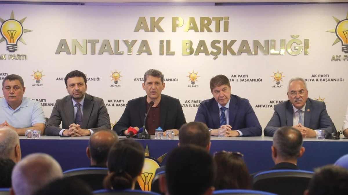 AK Parti Antalya teşkilatında bayramlaşma