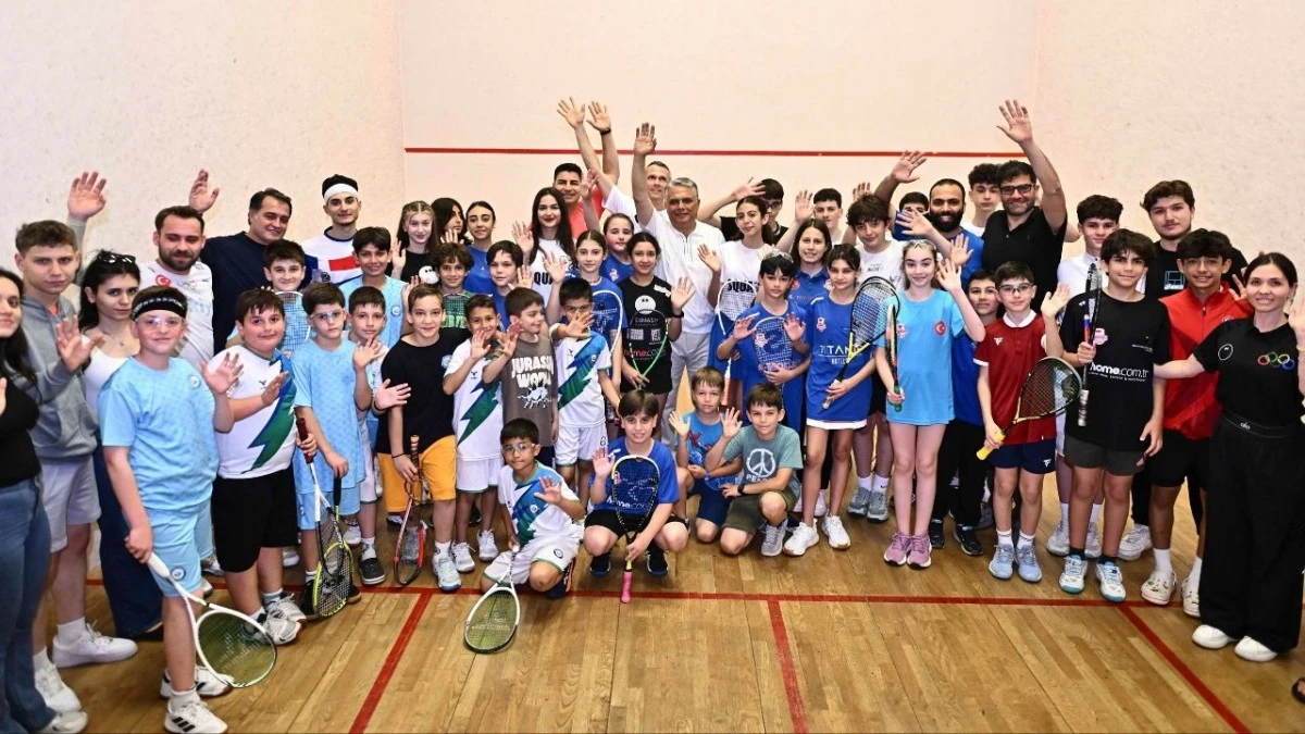 Başkan Uysal squash sporcularıyla bir araya geldi 