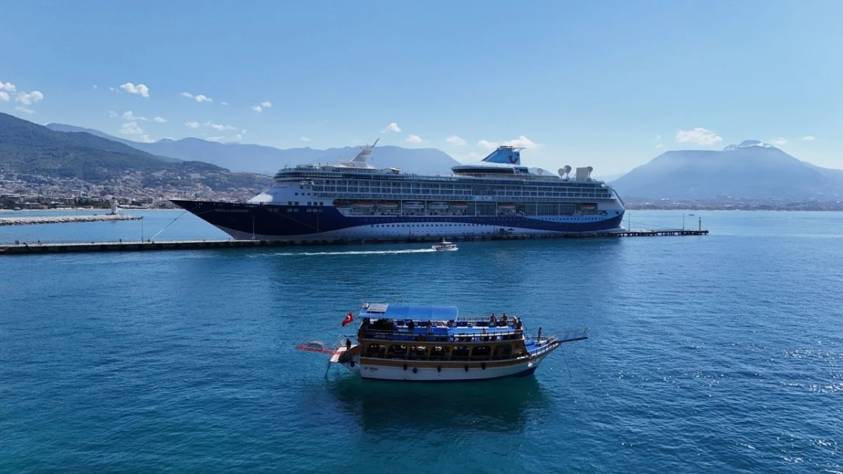 Alanya'ya lüks kruvaziyer ile bin 767 turist geldi