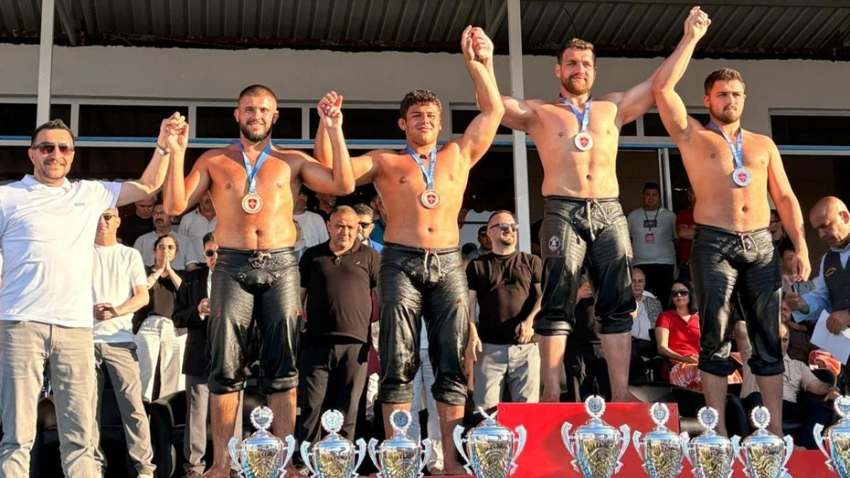 Kemerli güreşçiler Manisa'da kürsüye çıktı 