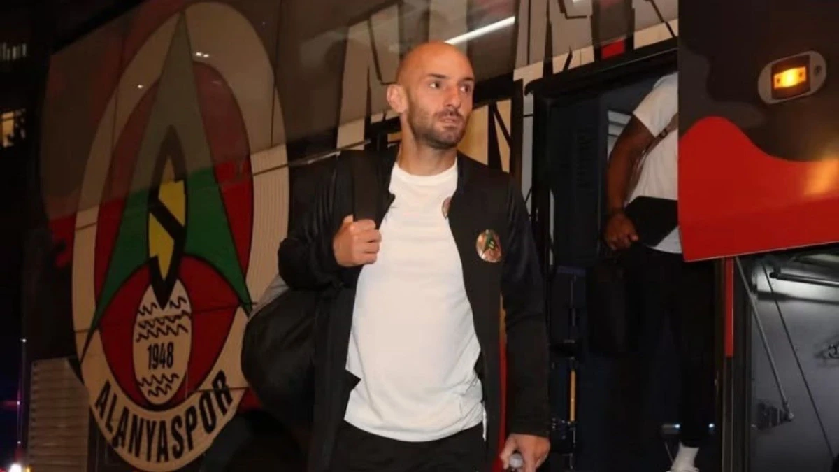 Alanyaspor, kaptan Efecan Karaca ile yollarını ayırdı