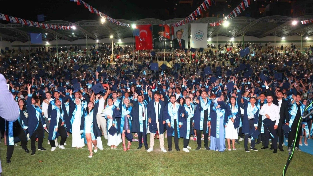 ALKÜ mezuniyet töreni coşkuyla yapıldı
