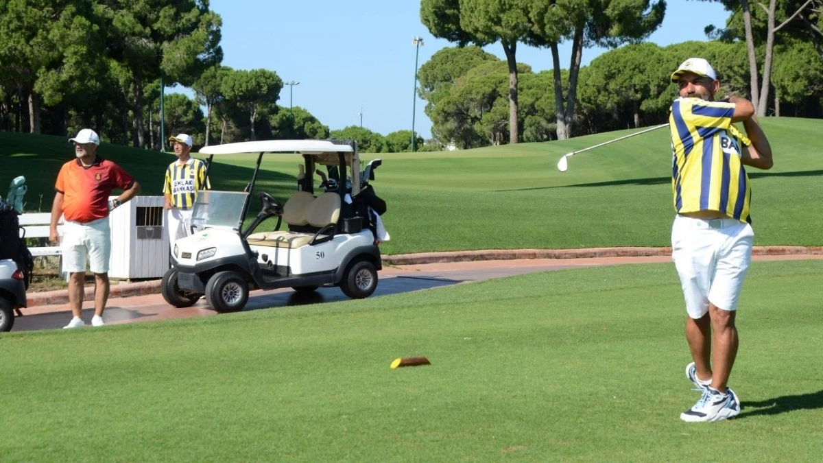 Antalya'da üç büyüklerin taraftarları golfte buluştu