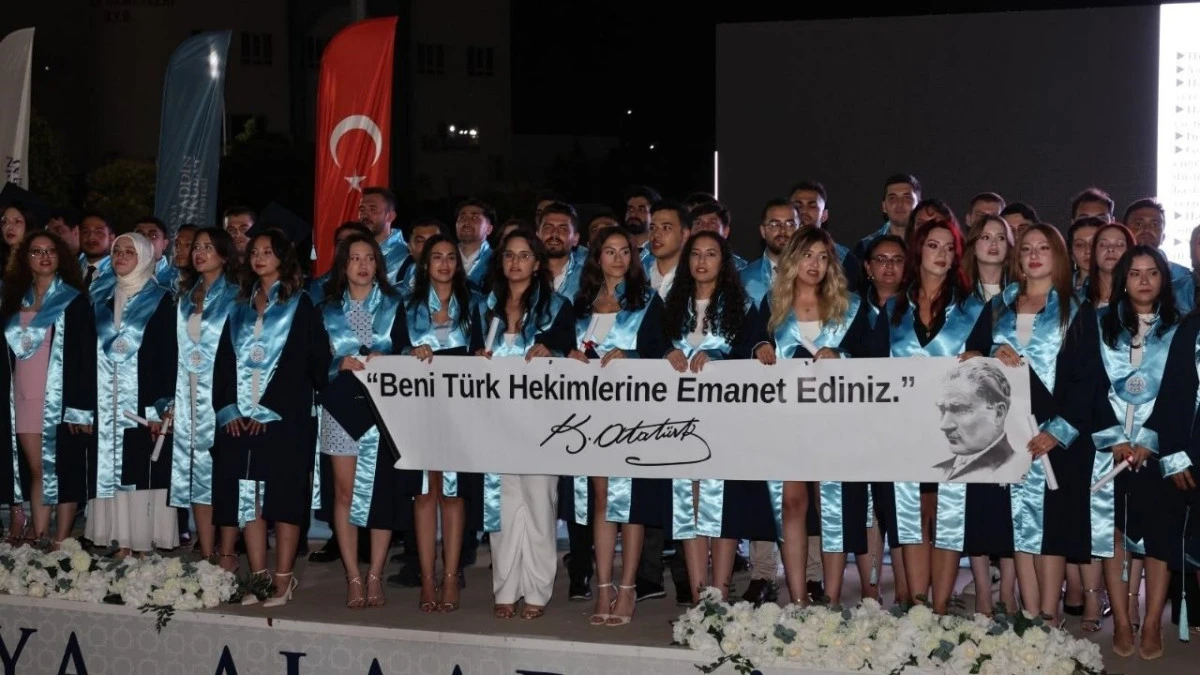ALKÜ Tıp Fakültesi'nde 90 genç hekim mezun oldu