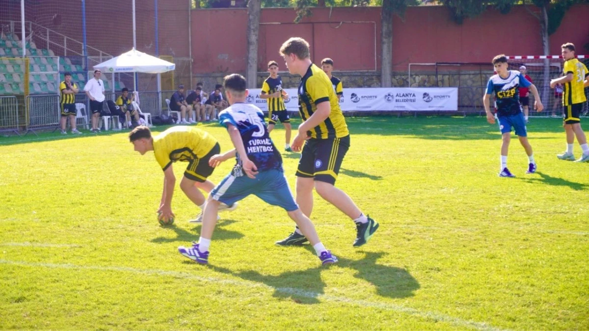 Alanya'da 2 bin kişilik hentbol şöleni başladı