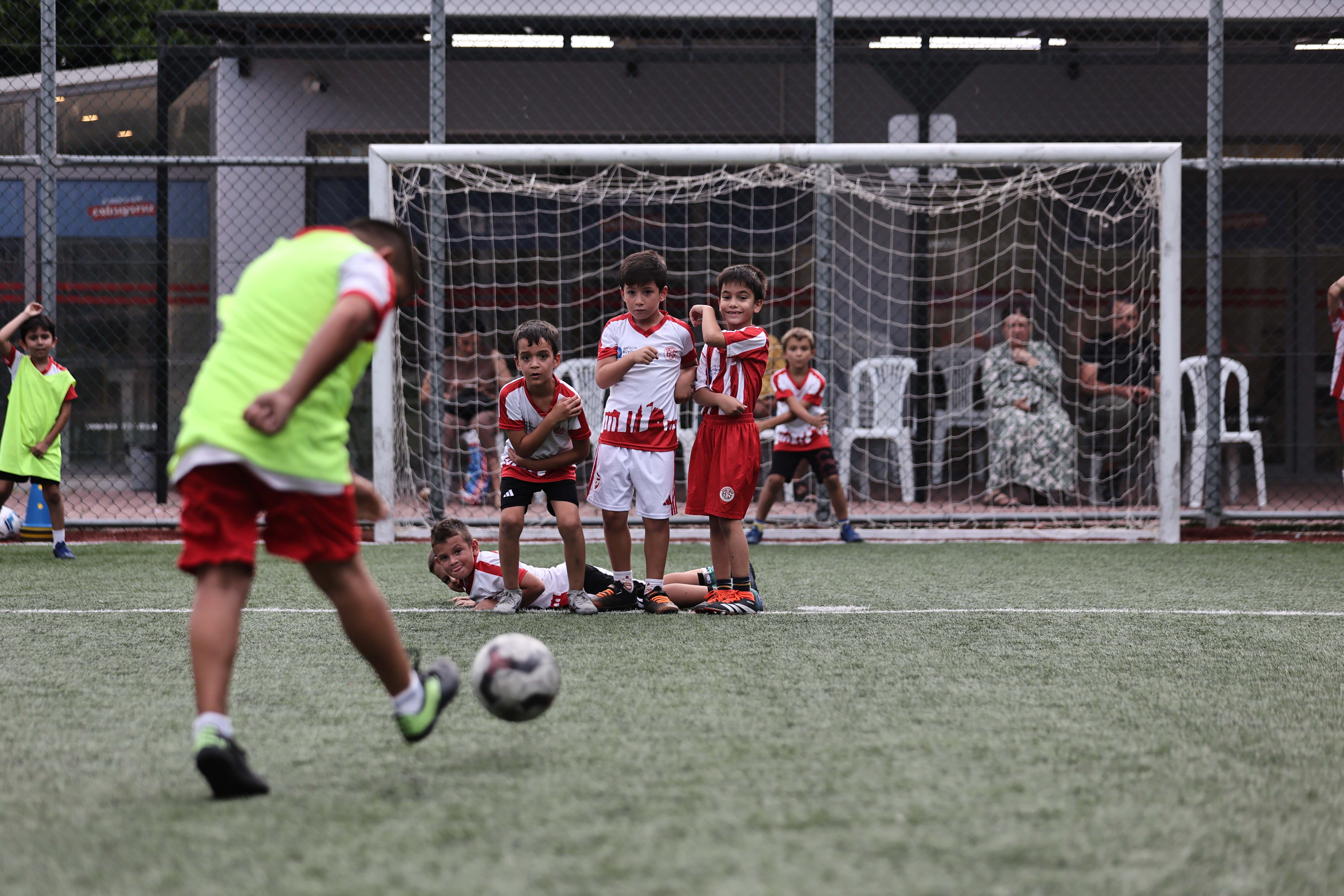 futbol-akademisinde-yaz-donemi1417429421266-123340