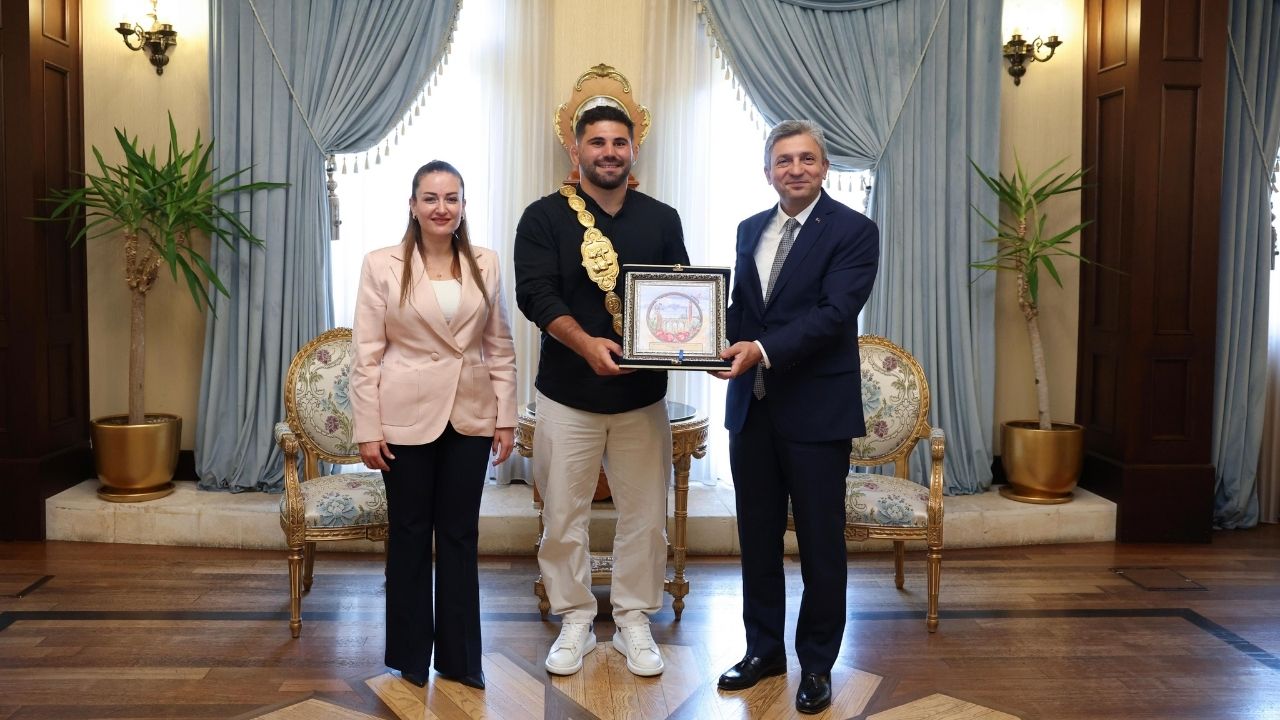 Başpehlivan Taş'tan Vali Şahin'e ziyaret
