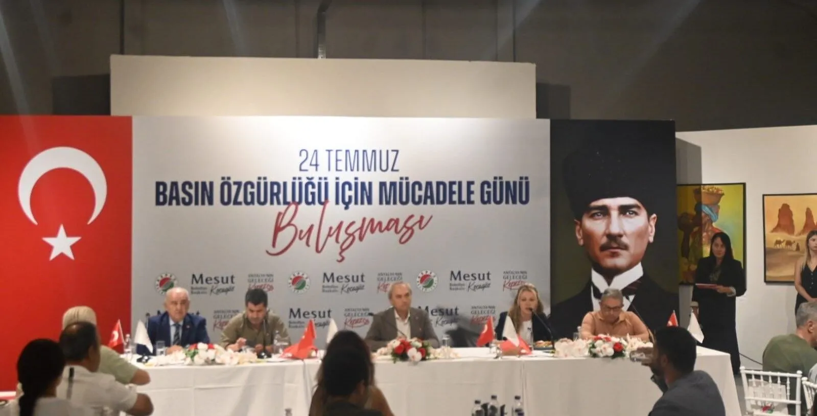 mesut-kocagoz-parti-rozetini-cikardi-9-122153