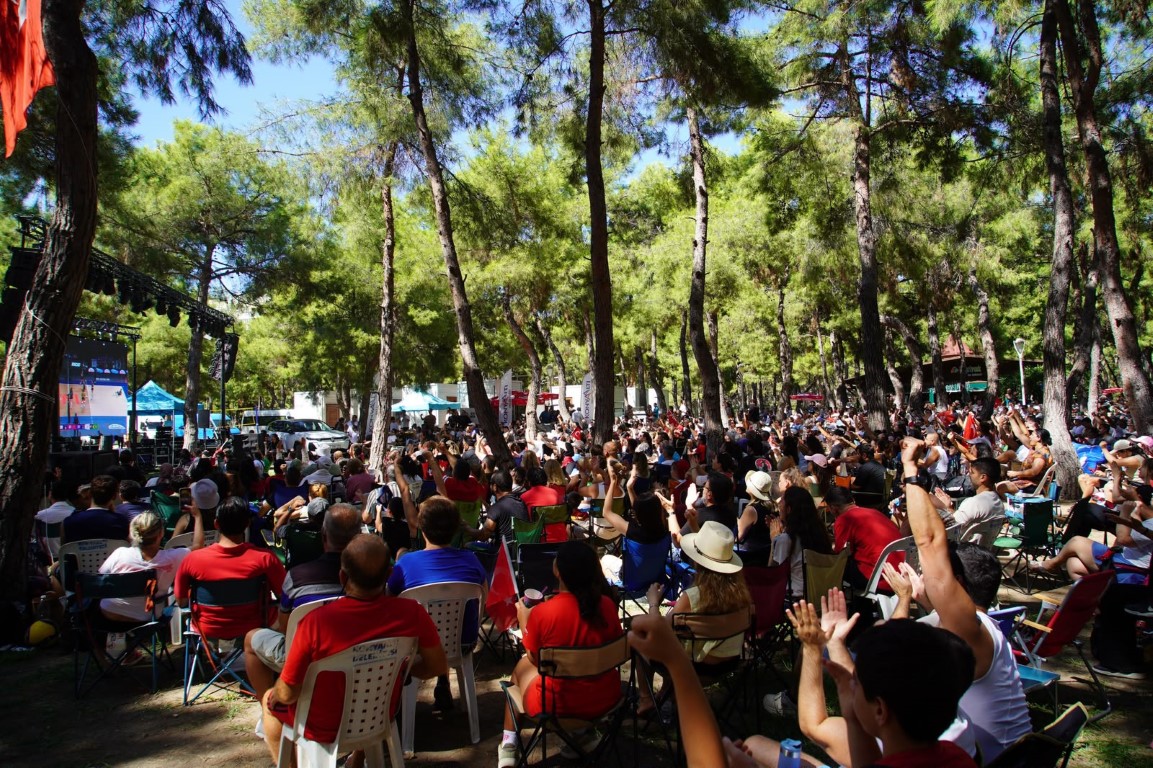 hayatparkta-keyifli-bir-yaz-gunu-gunduz-sampiyonluk-gece-konser-coskusu-4-113409