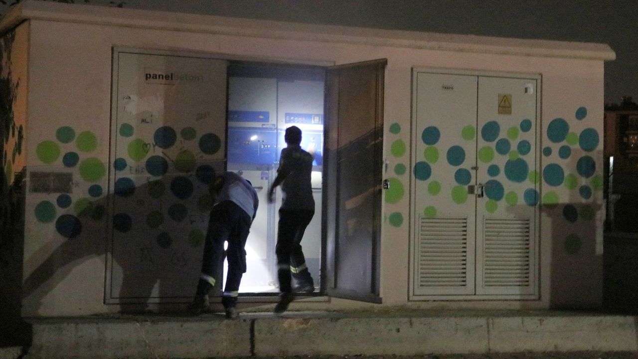 Antalya'da elektrik trafosunda yangın paniği 