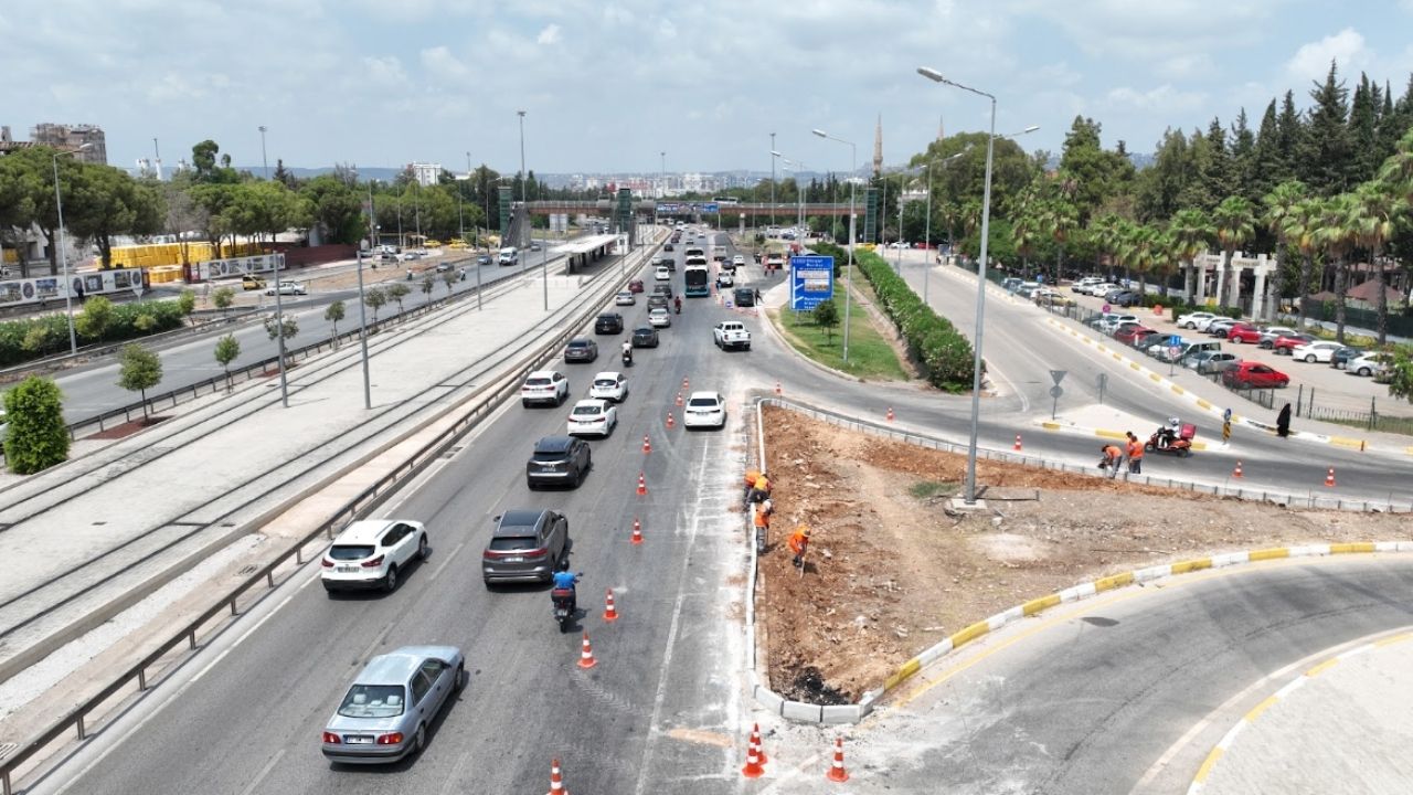 Antalya'da şerit arttırıldı, trafik rahatladı 