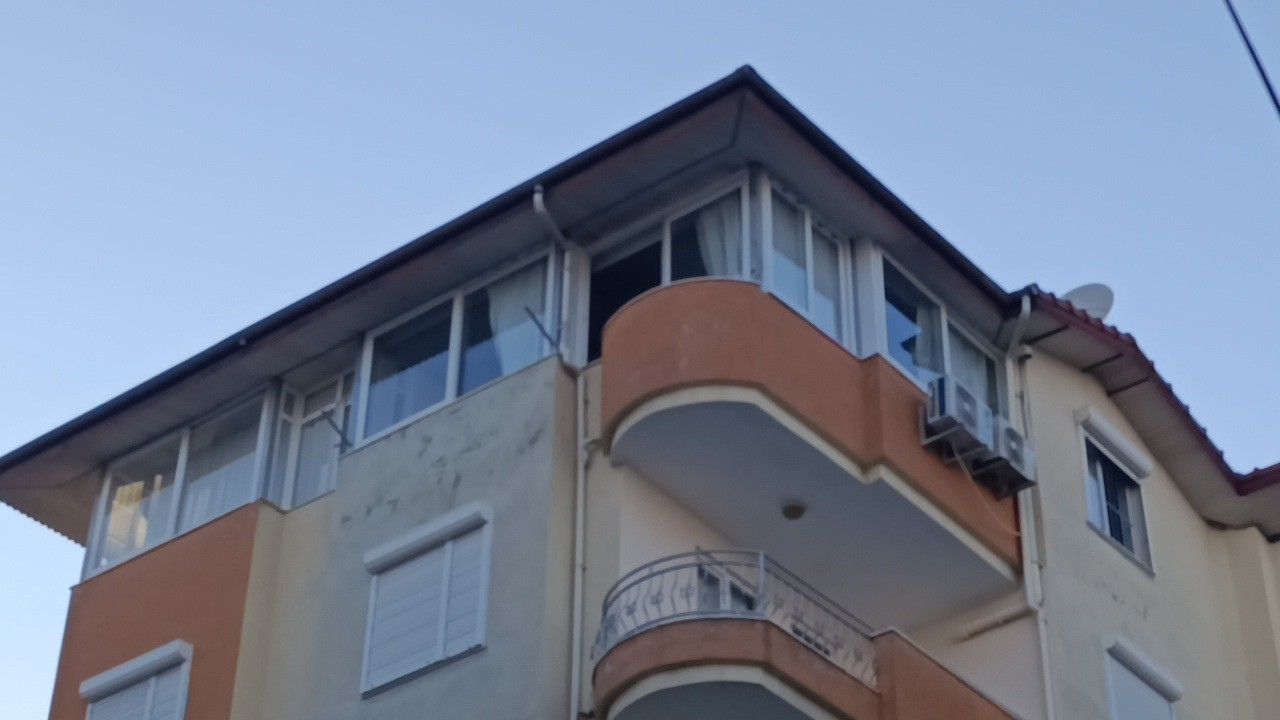 5. kattan düşen pencere can alıyordu 