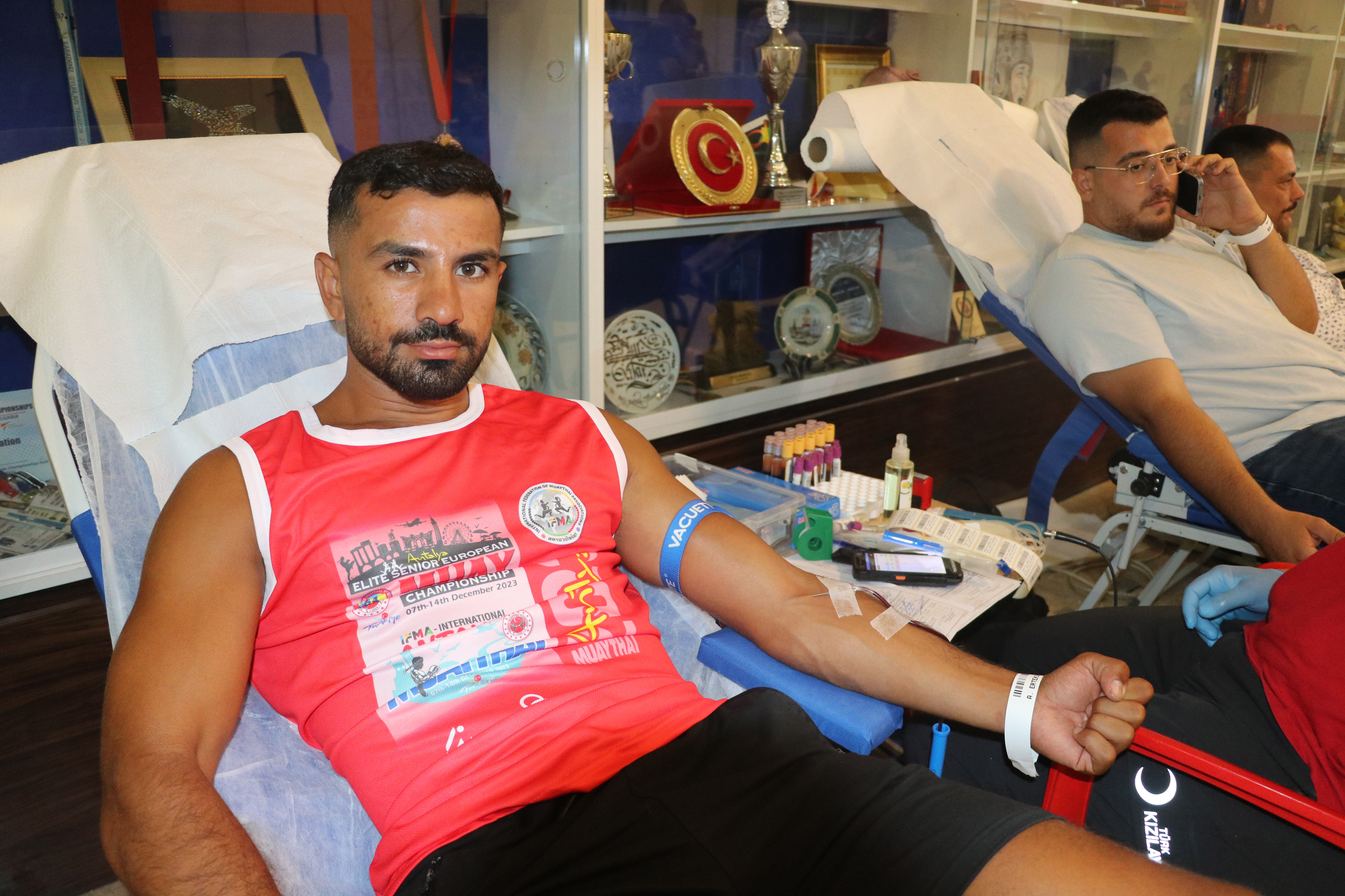 milli-sporculardan-kan-bagisina-destek1438487427664-093507