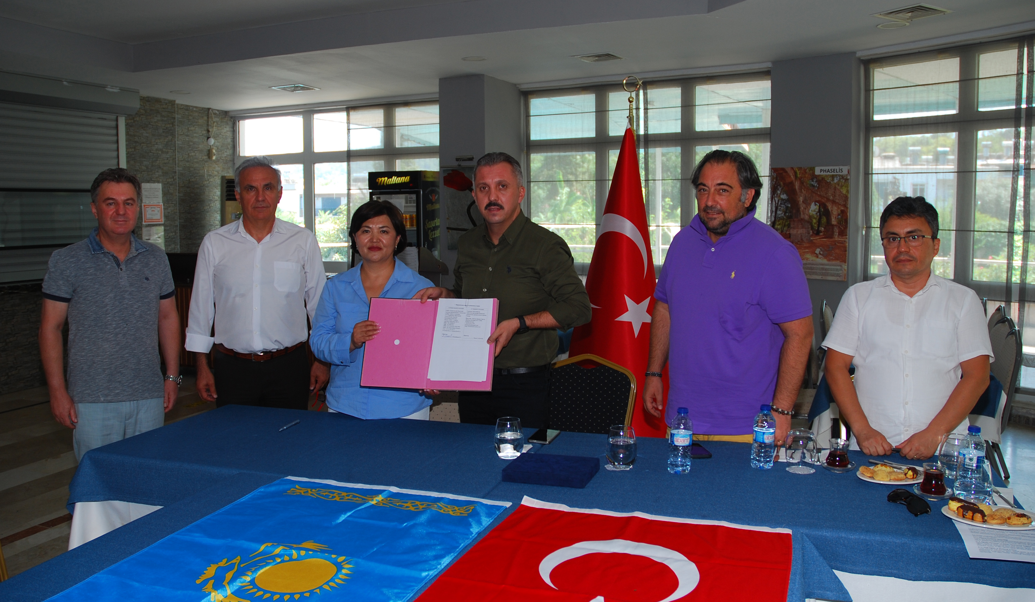 kemer-ile-almati-arasinda-egitimde-is-bi1452583432118-102002