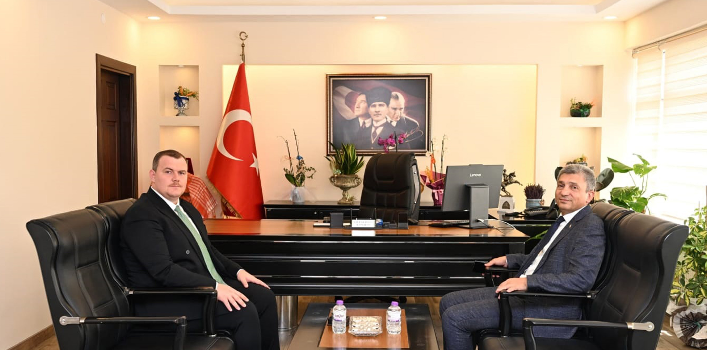 vali-sahinden-korkuteline-ziyaret-1453508432415-050937