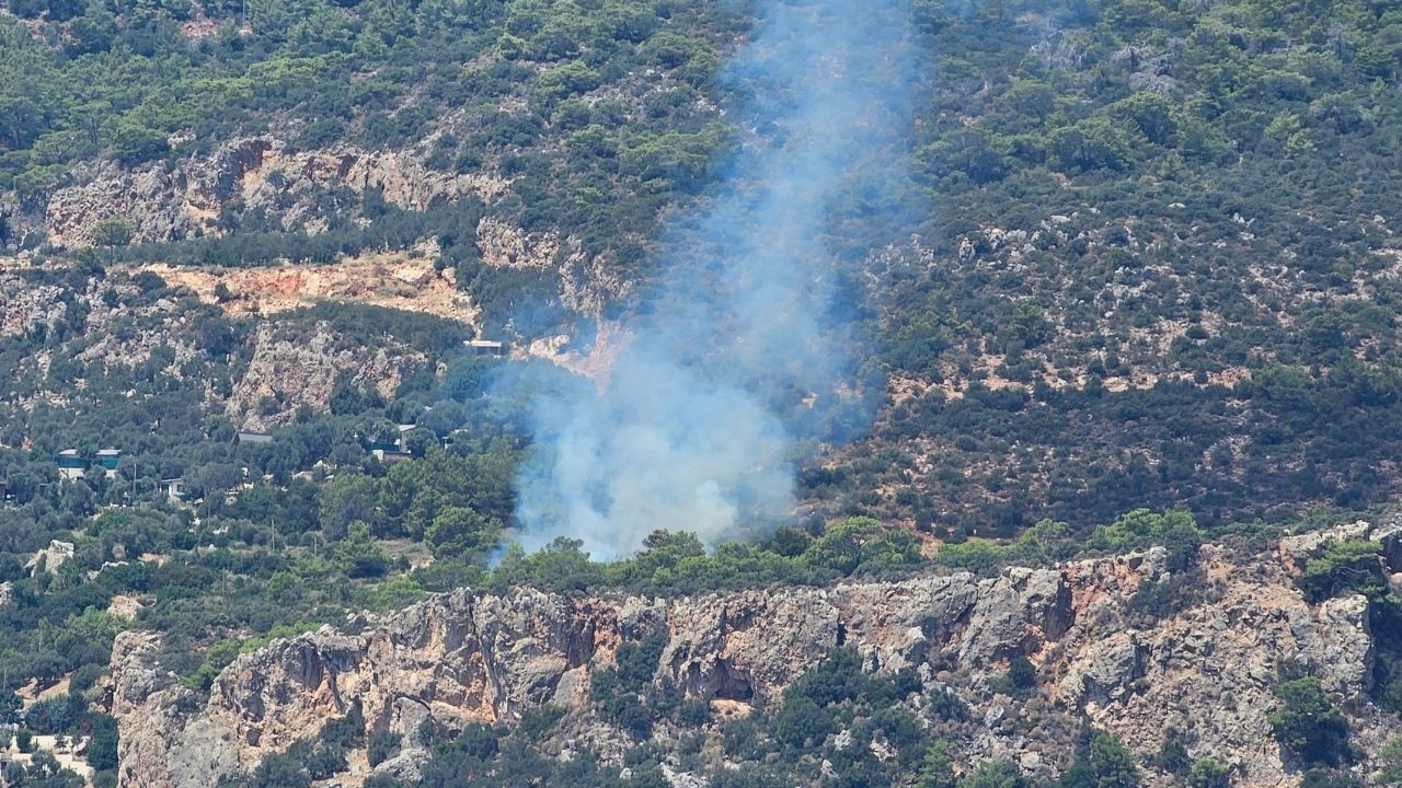 Kaş'ta makilik yangını 
