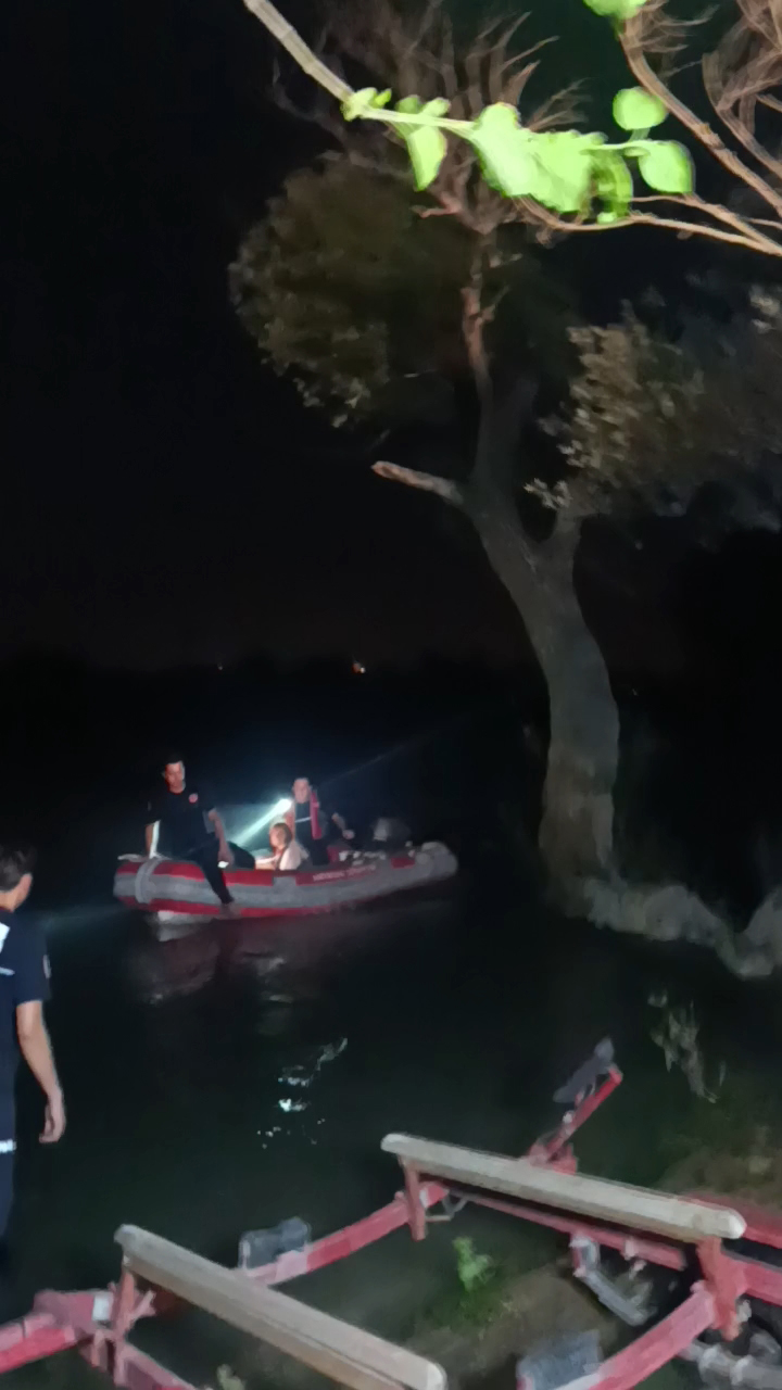 irmaktaki-adacikta-mahsur-kaldi-kendisi1455530433023-094707