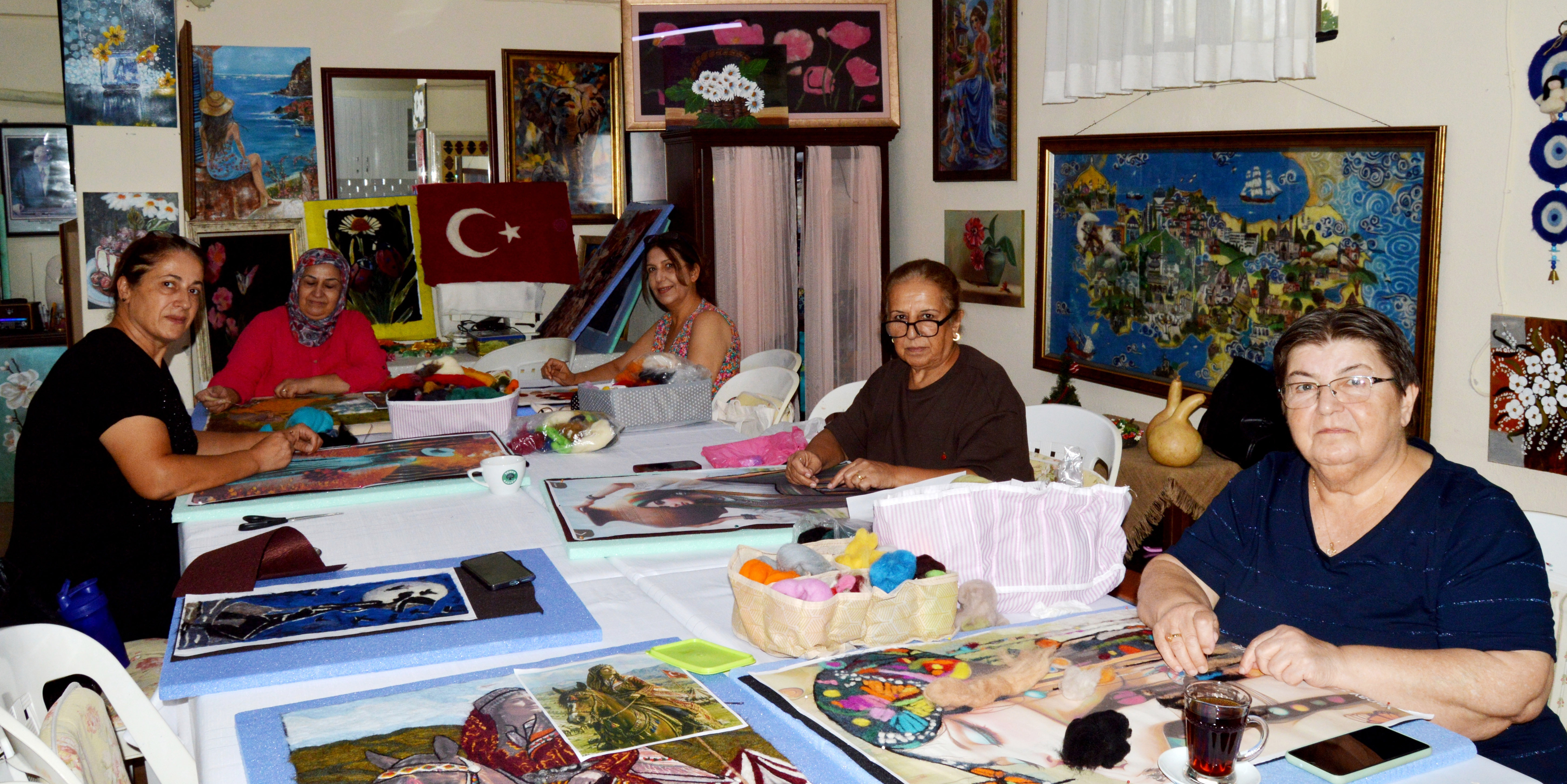 kece-sanatina-gonul-veren-kadinlar-sergi1458306433909-043622
