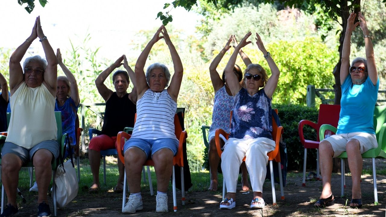 Muratpaşa’da yoga ile aktif yaş alıyorlar