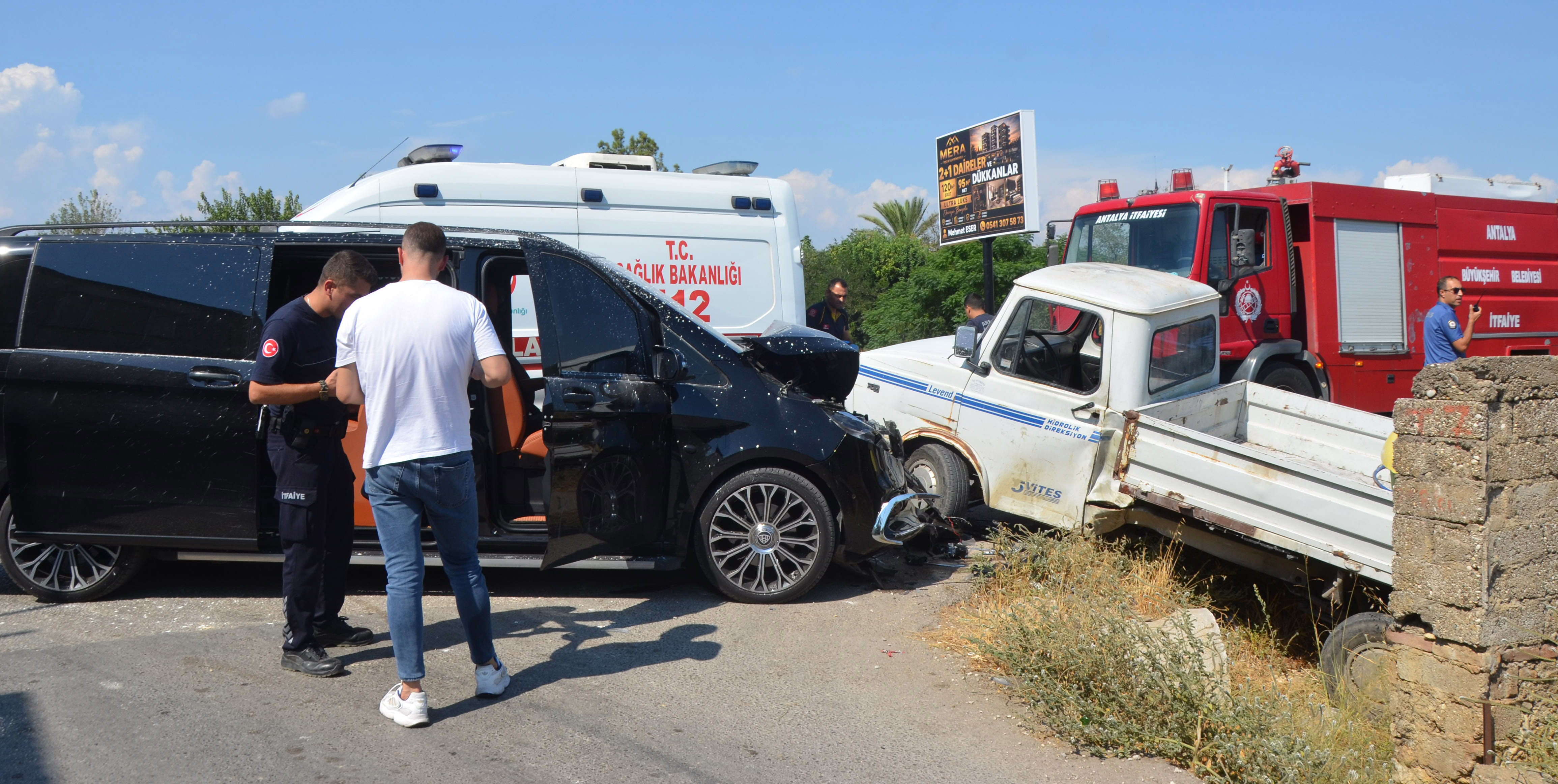 minibus-ile-kamyonet-carpisti-1-yarali1465397436008-052827