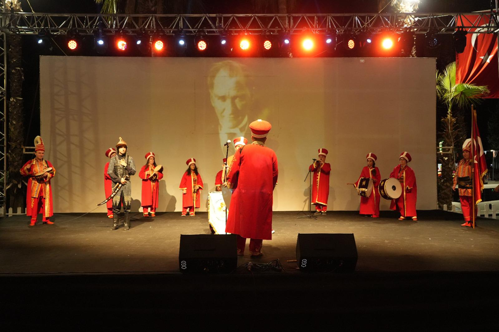 kepez-kultur-festivalinde-zafer-bayrami-coskusu3-110205