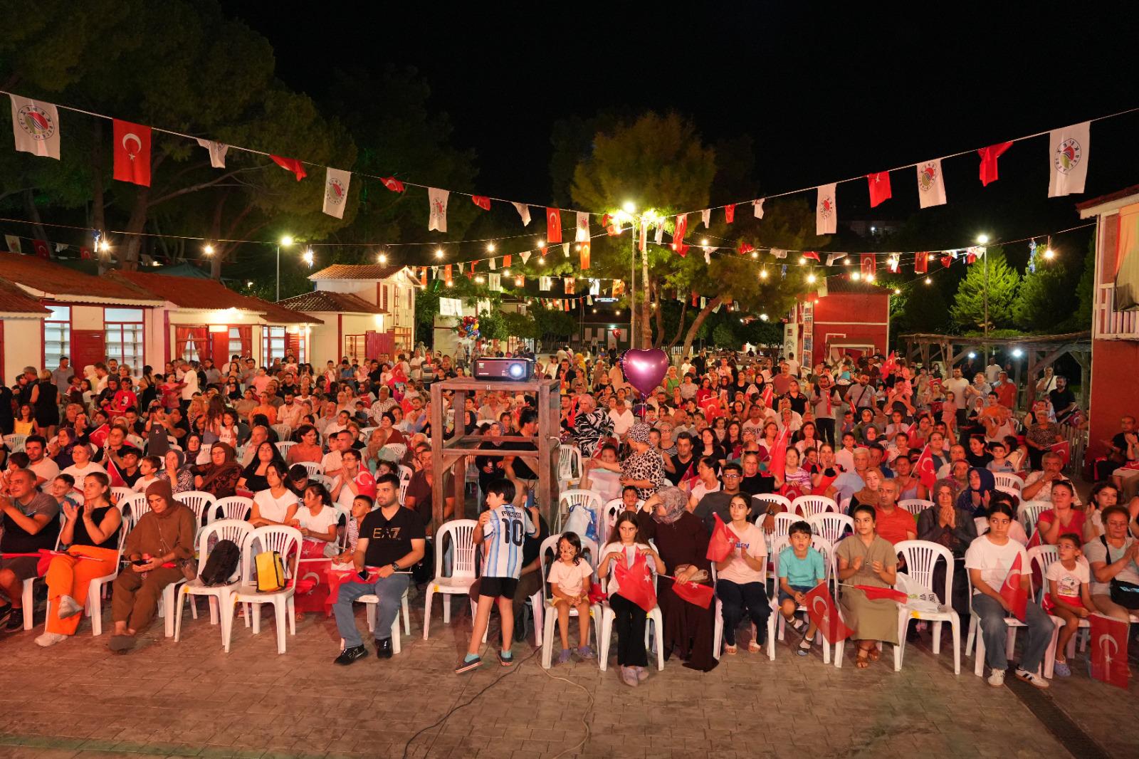 kepez-kultur-festivalinde-zafer-bayrami-coskusu5-110206