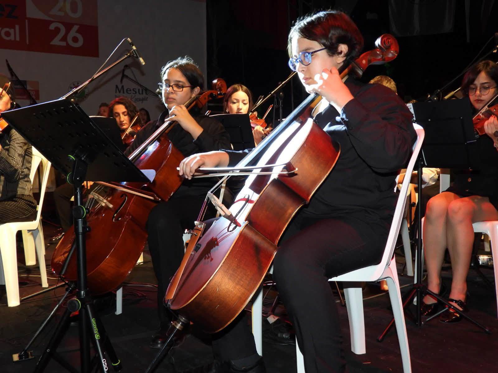 kepezde-festival-coskusu-baris-ezgileriyle-bulustu4-114338