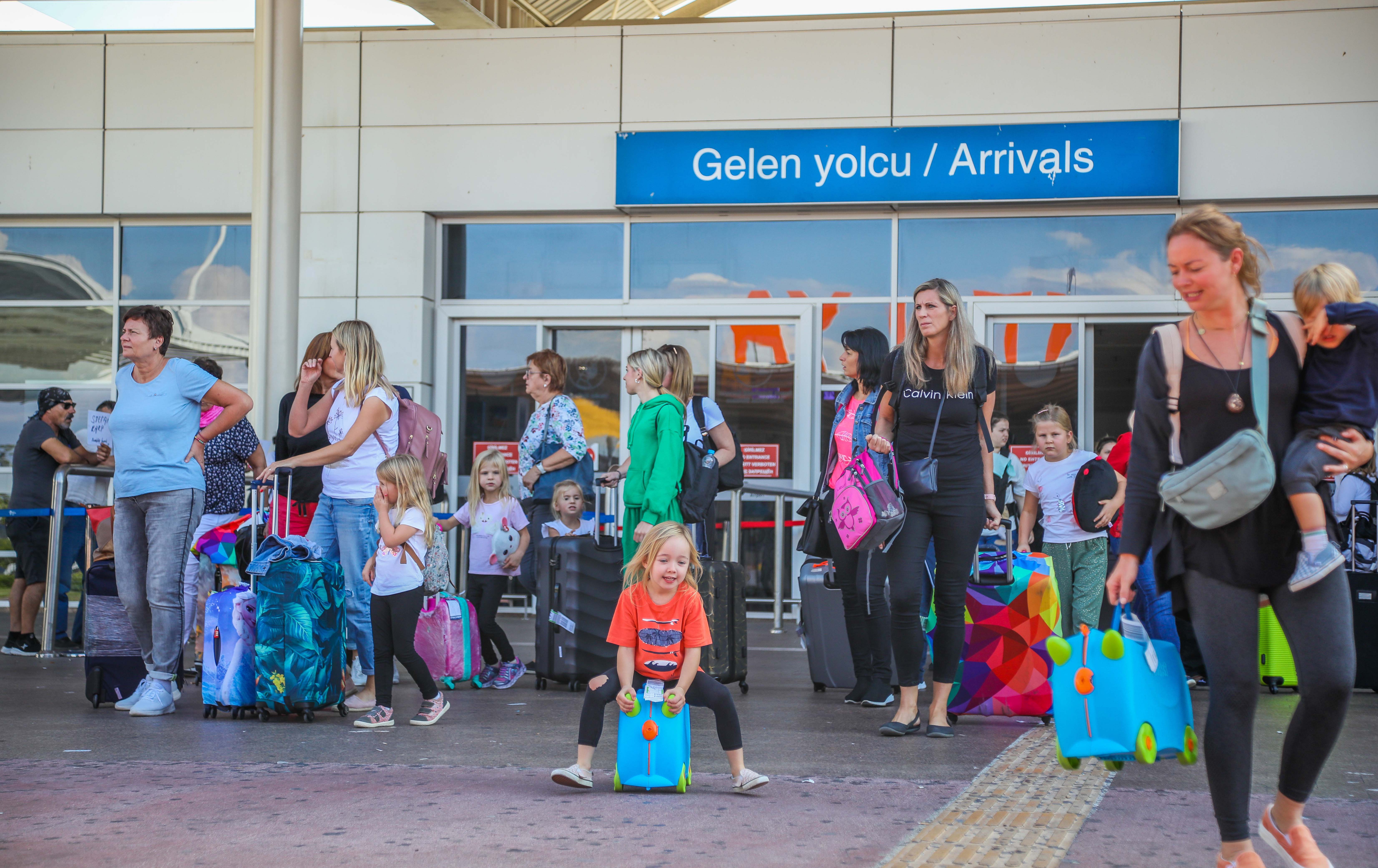 antalyada-her-4-turistten-1i-alman-ya-1487251442483-105101
