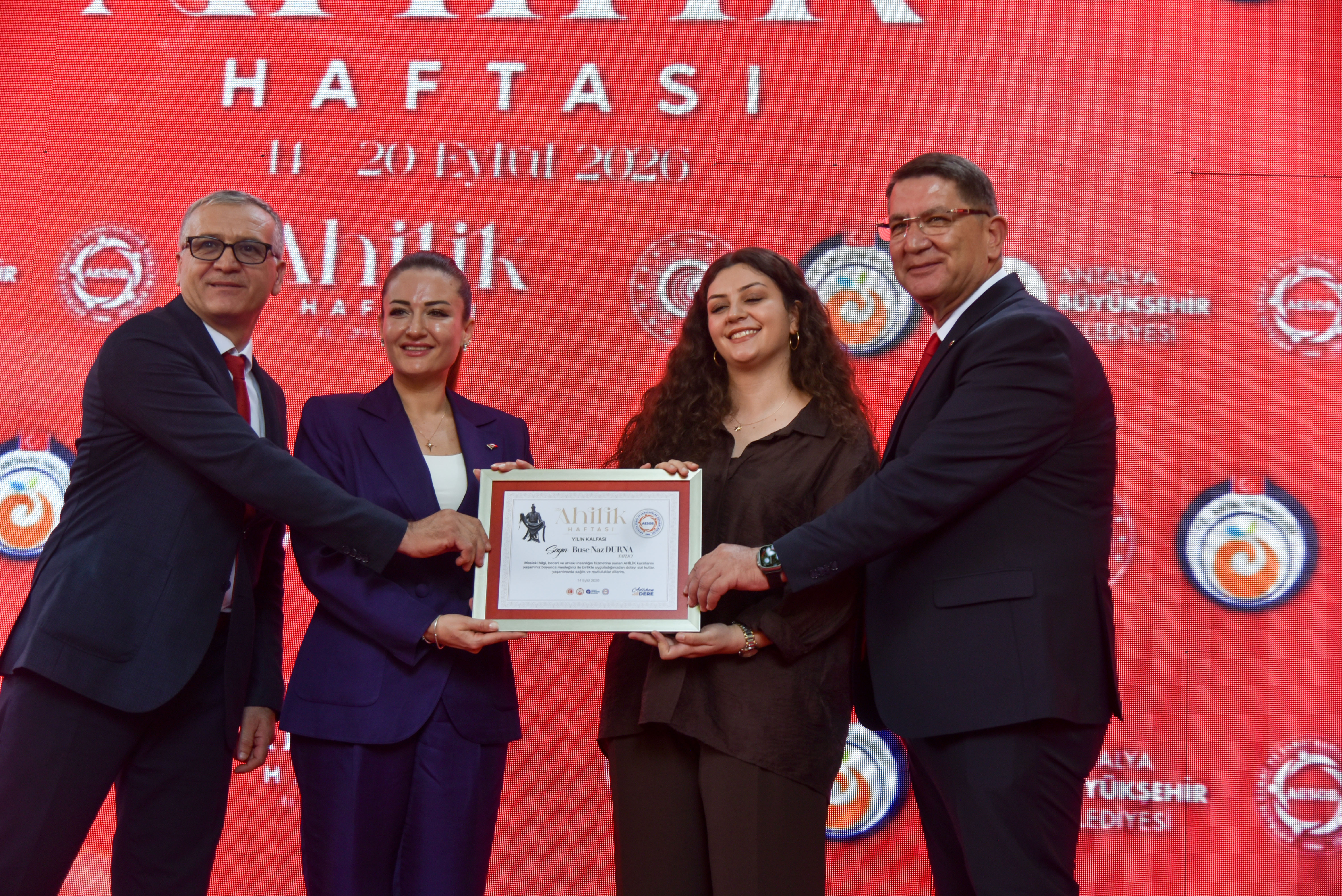 yilin-ahisi-mehmet-celik-kaftanini-gi1505226447817-010150
