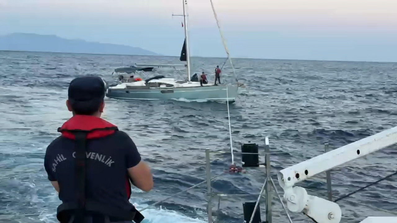 suruklenen-yelkenli-tekneyi-sahil-guven1510811449550-060337