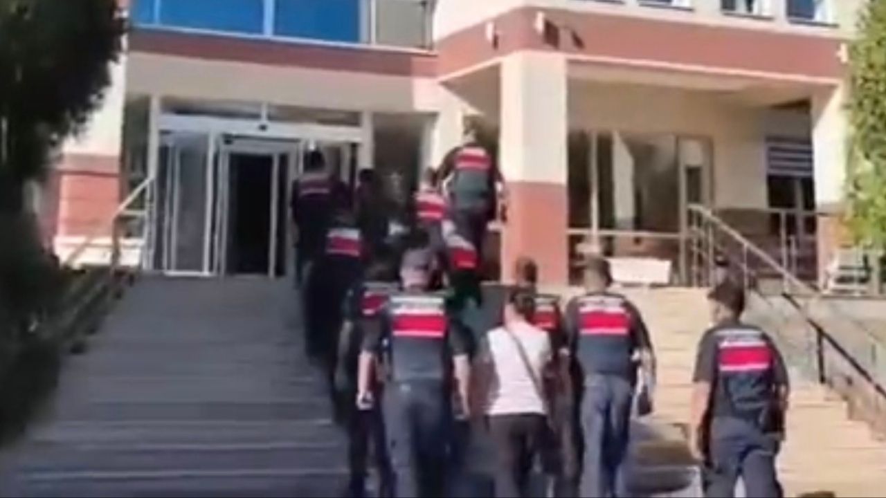antalya-buyuksehir-korumasindaki-personel-2026-09-19t135610559-021050