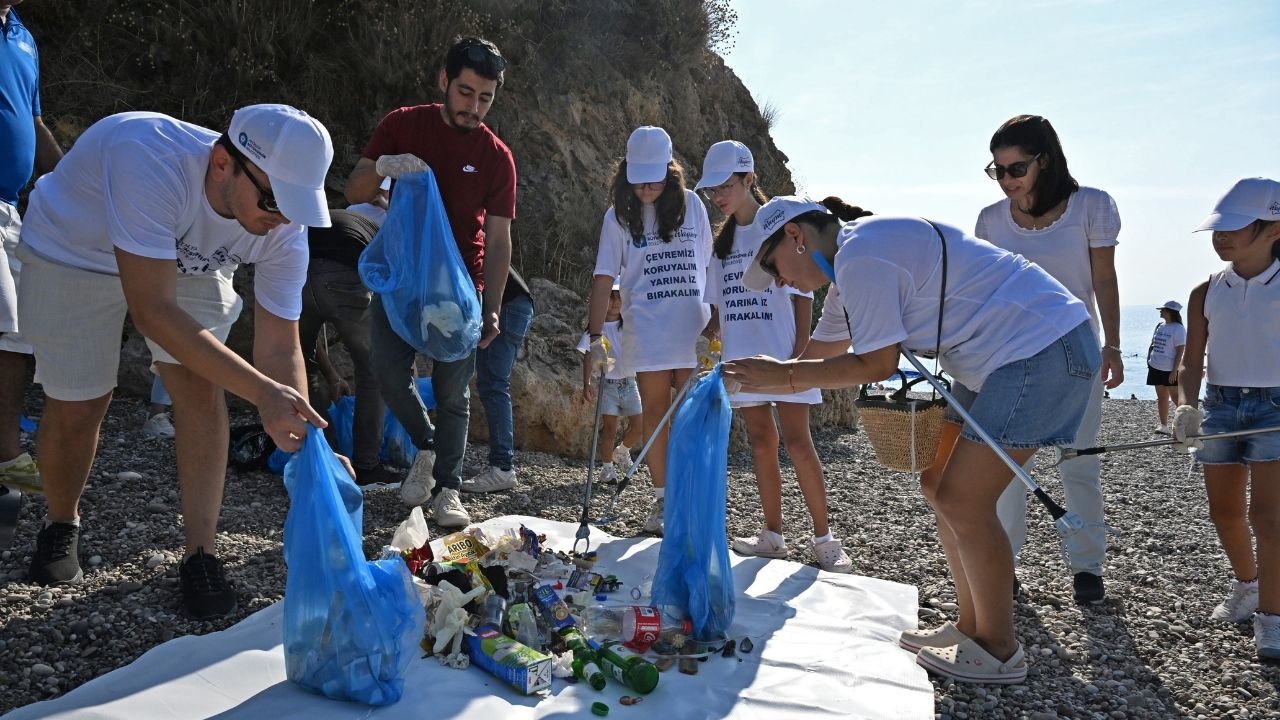 Antalya Büyükşehir’den sahil temizliği 