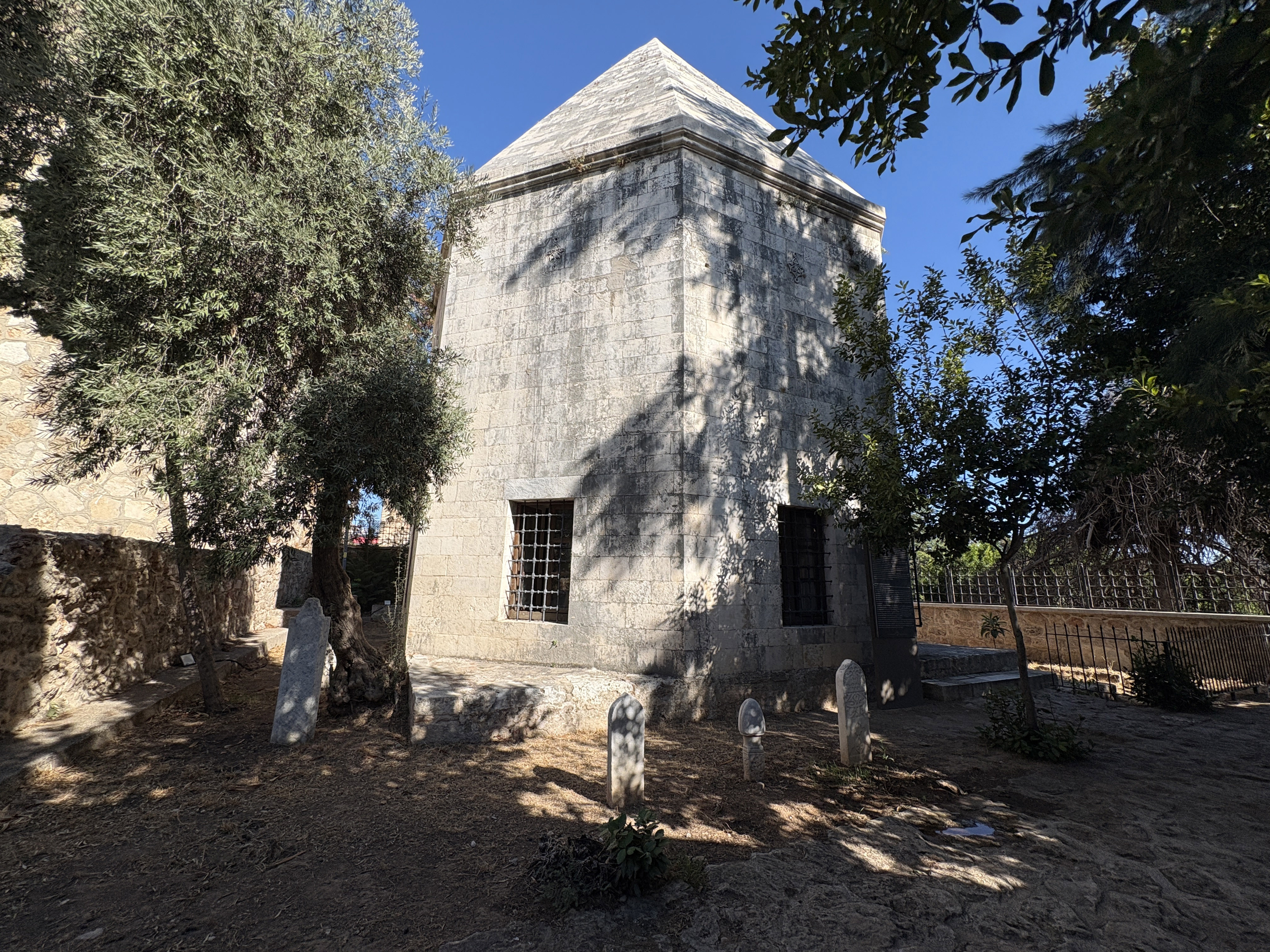 antalyada-zincirkiran-mehmet-beyin-61517849451520-103704