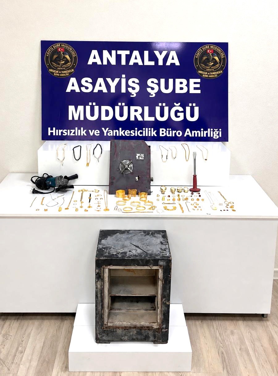 aw79379806-121507