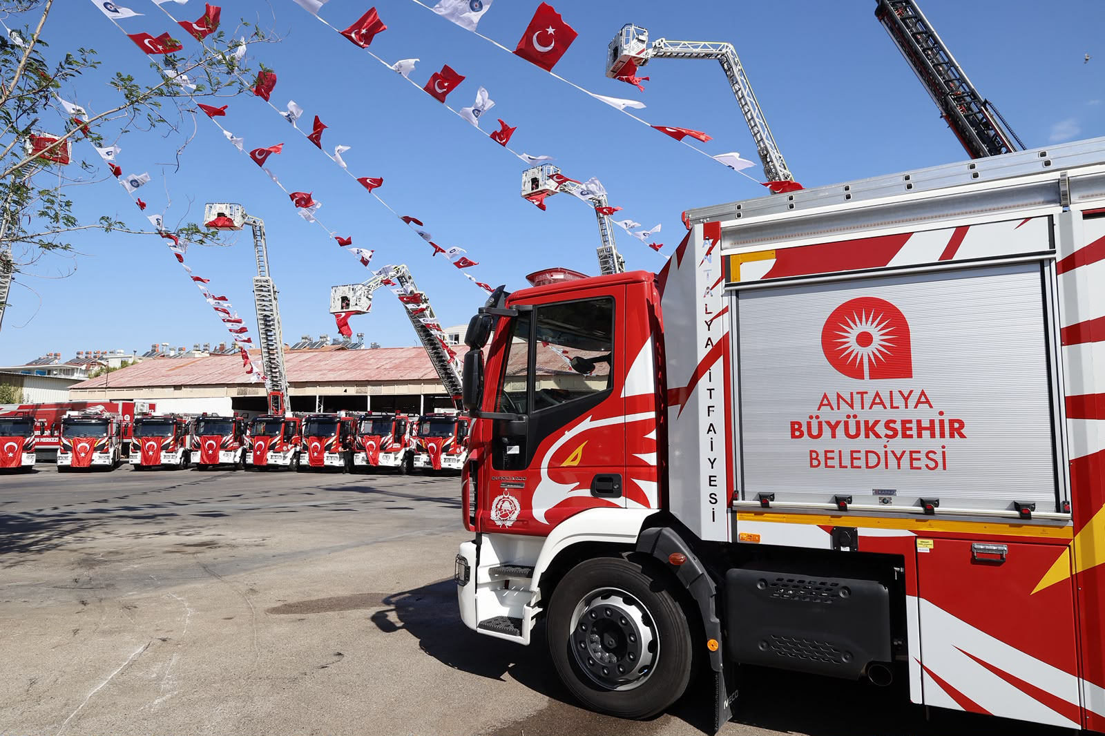 antalya-itfaiyesinin-yeni-araclari-saha1521813452744-125217