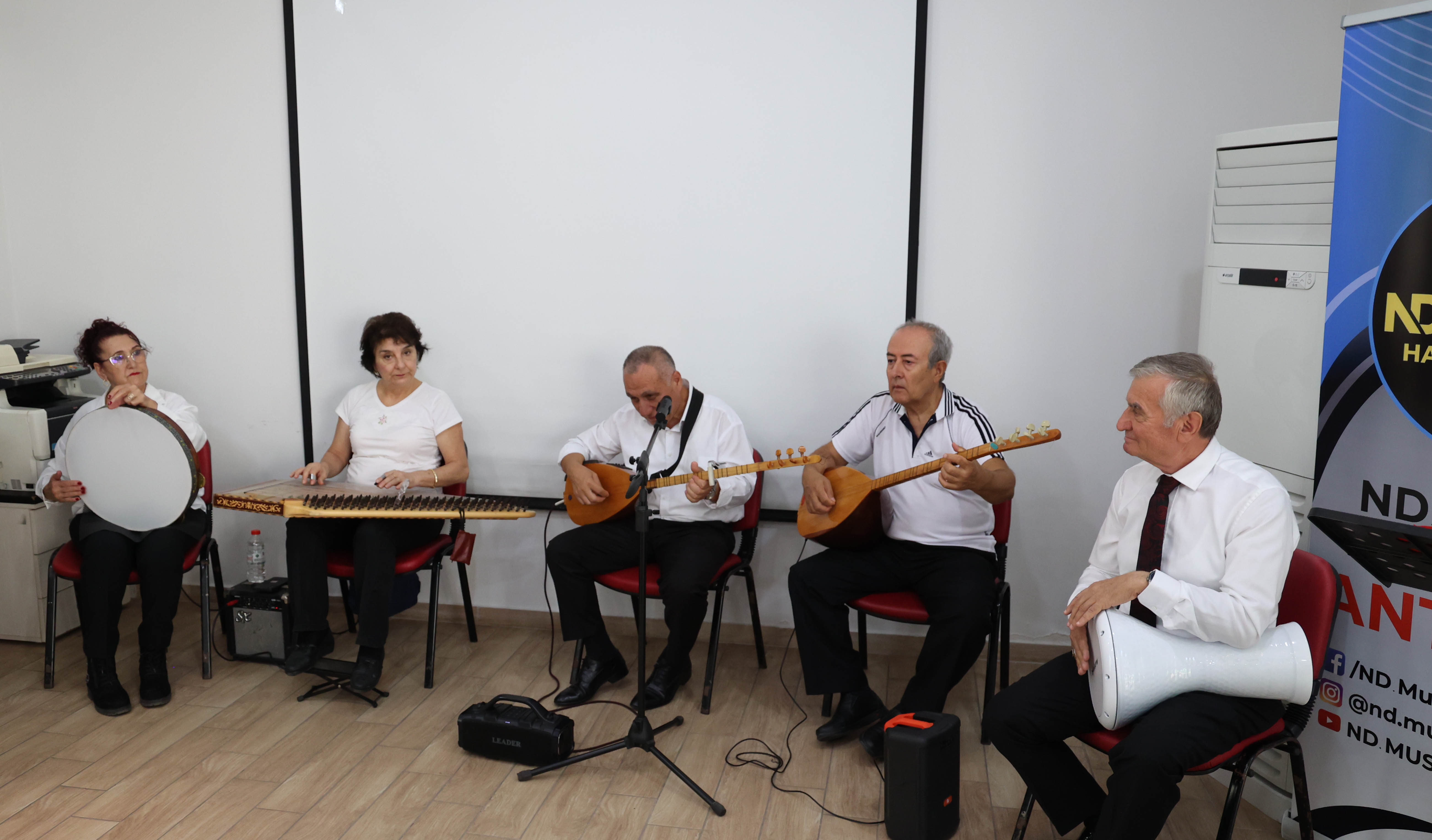 mavi-ev-alzheimer-hastalarina-ve-yakinla1530873455525-124322