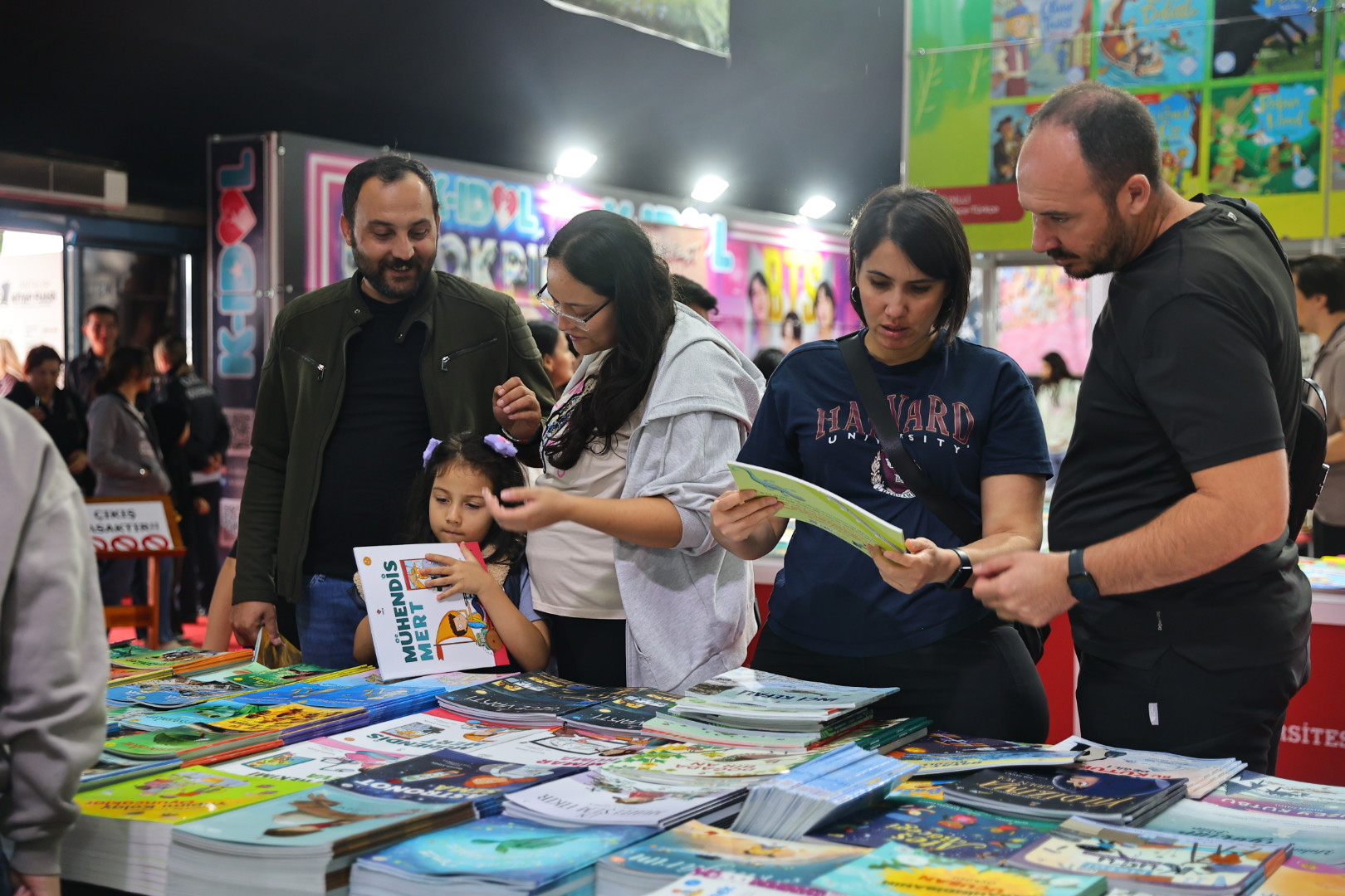 antalya-kitap-fuarinda-ikinci-gun-yogunlugu-5-053504