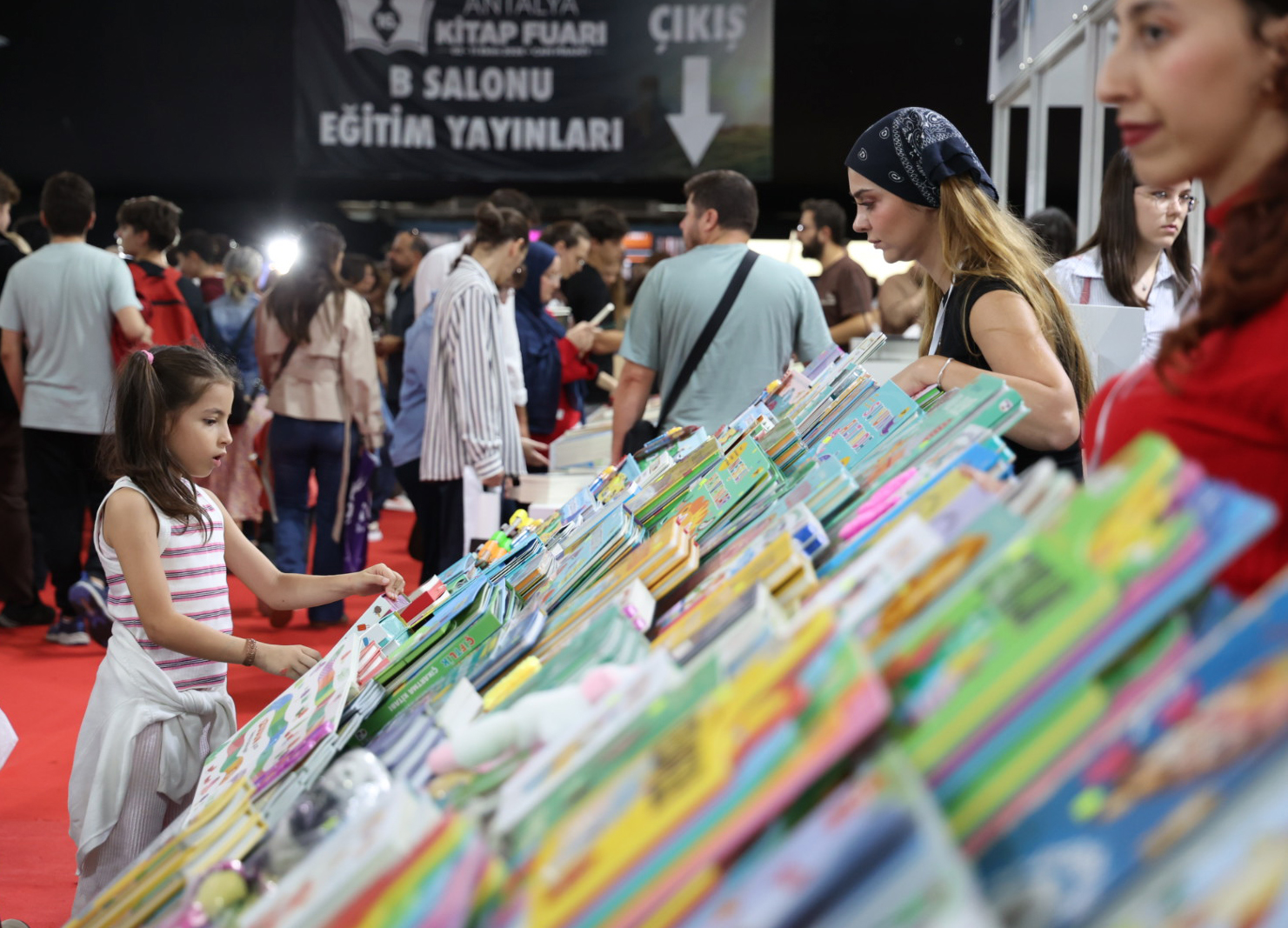 antalya-kitap-fuari-3uncu-gununde-ziyar1538116457739-093012