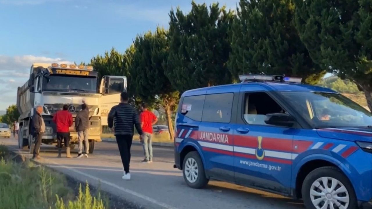 Antalya'da seyir halindeki kamyon kurşunlandı: 1 yaralı