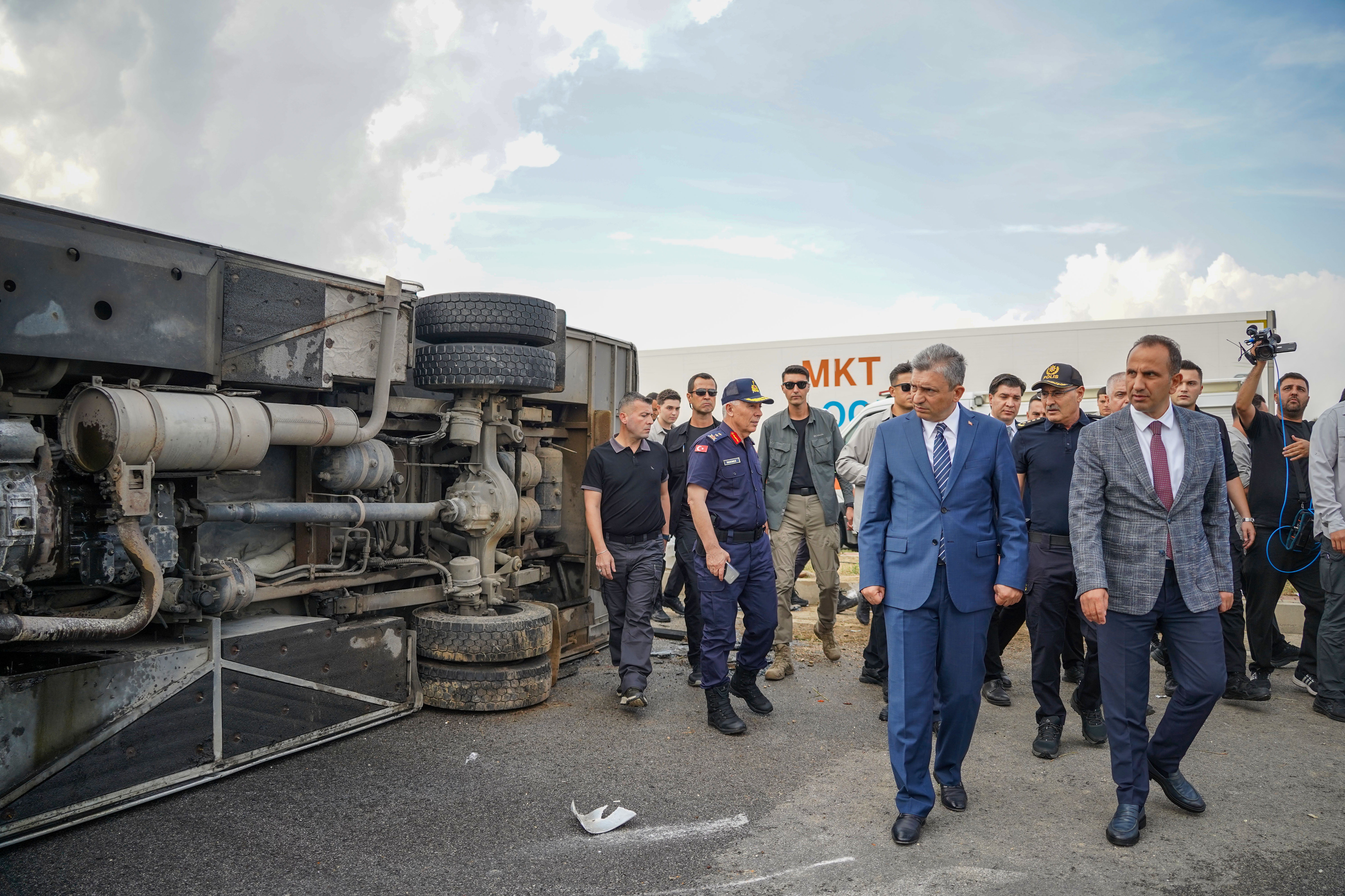 midibus-kaygan-yolda-devrildi-17-yaral1550475461376-023709