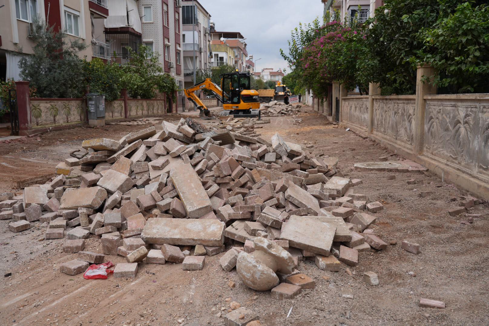 kepezde-yollarla-birlikte-kaldirimlar-da-yenileniyor3-015143