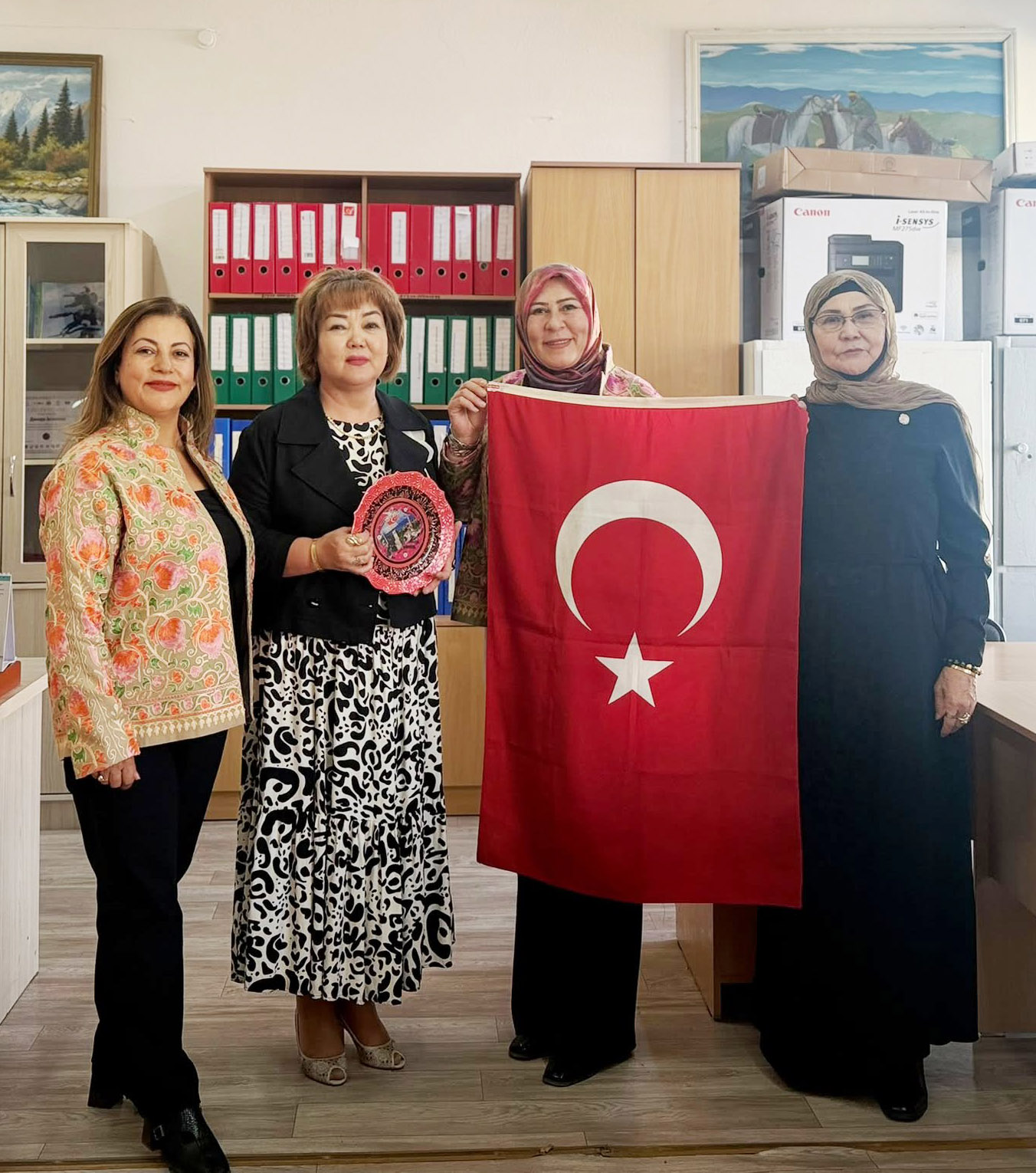 antalyali-yazara-kirgiz-ve-ozbek-ilgisi-1561294464594-063829